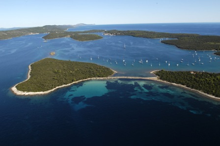 Veli Rat apartmani Veli Rat Dugi otok sobe Veli Rat smještaj Veli Rat  turistička agencija Lotos zadarska rivijera 